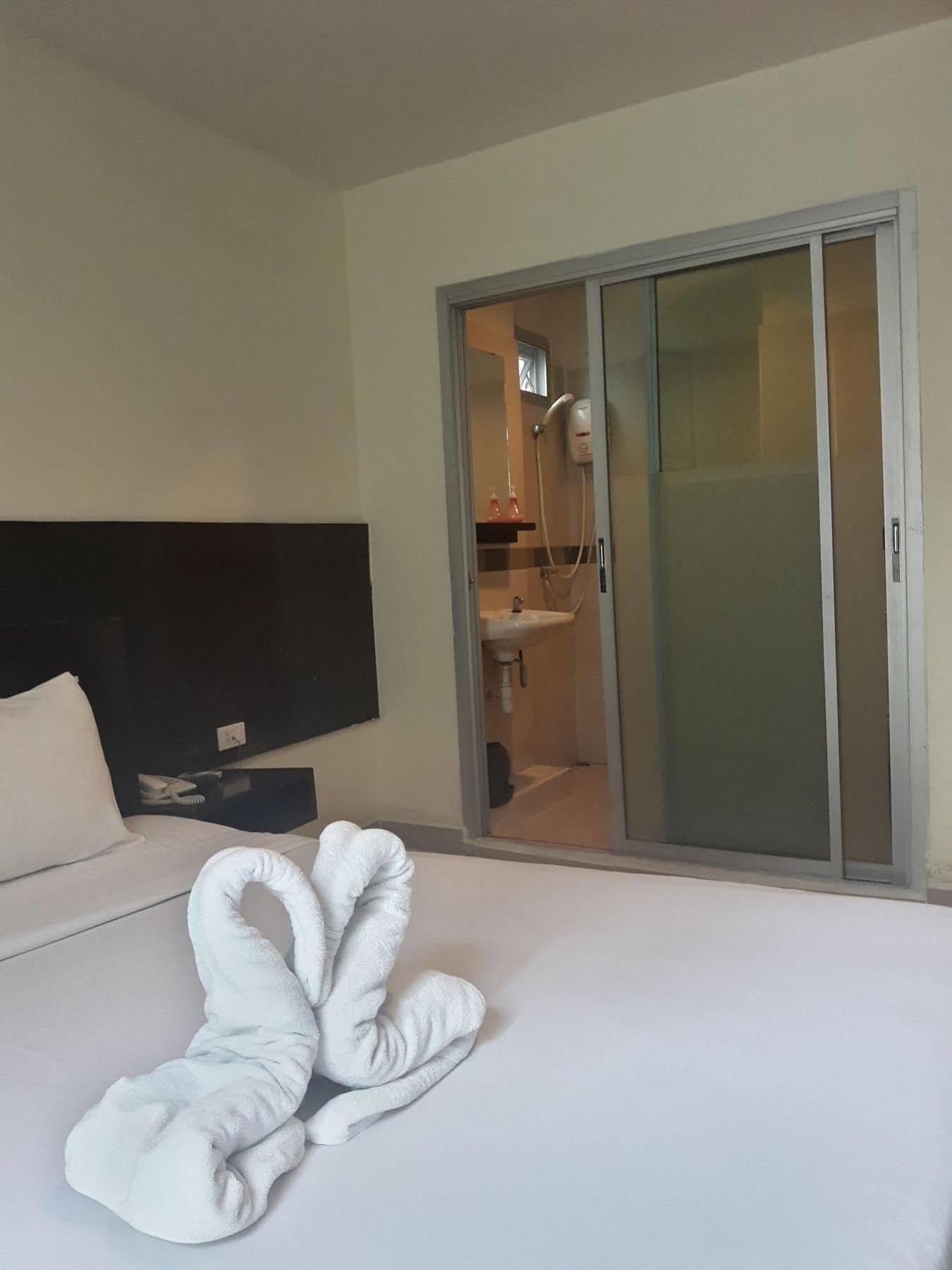 Hello Guest House Bangkok Esterno foto